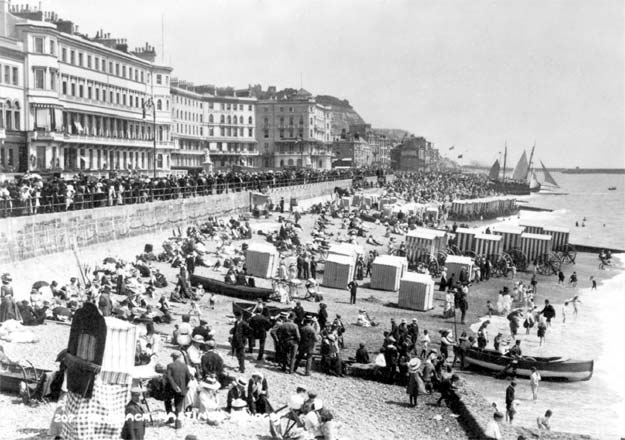 Beach at Carlisle Parade