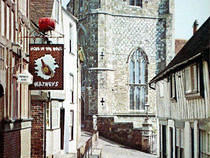 St Clements Church & Hole in the Wall Pub